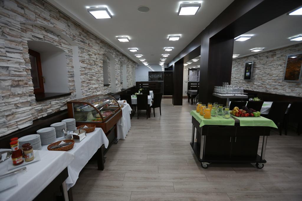 Hotel Vinarsky Dom Pezinok Exterior photo
